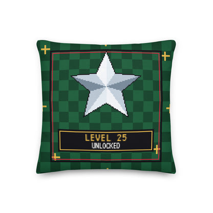 Kissen Level 25 Chrom-Stern, Vorderseite: Pixel-Stern in Chrom auf grünem Karomuster