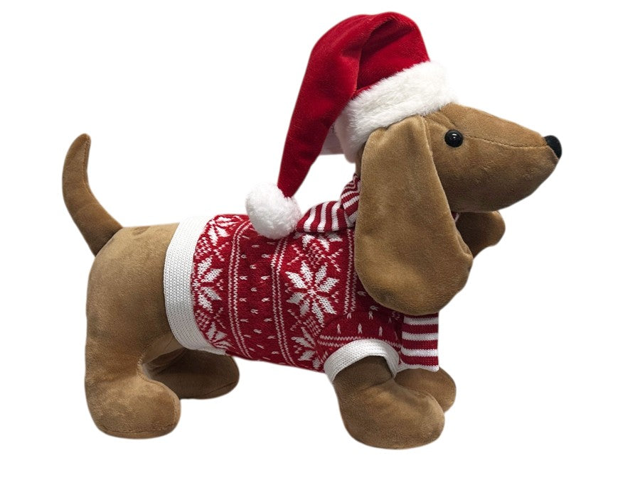 Deko-Dackel in Braun mit roter Weihnachtsmütze und Shirt (Produktfoto 1)