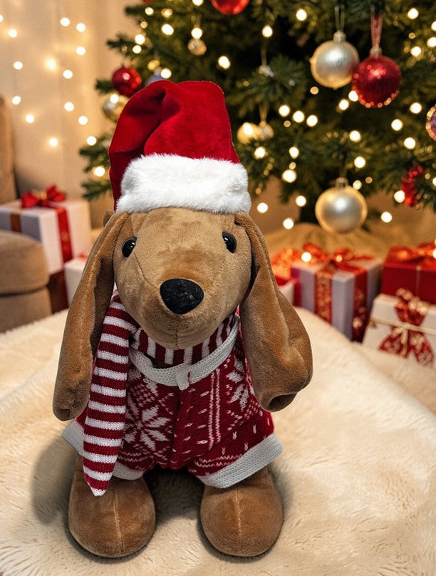 Deko-Dackel in Braun mit roter Weihnachtsmütze und Shirt (Produktfoto 4)