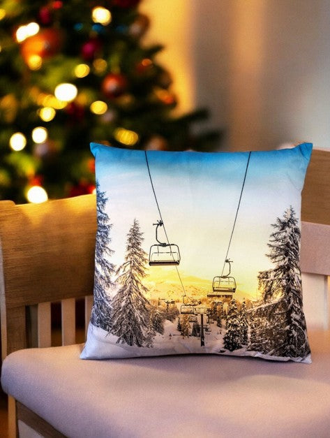 Kissen mit Sesselbahn in verschneiter Winterlandschaft (Produktfoto 2)