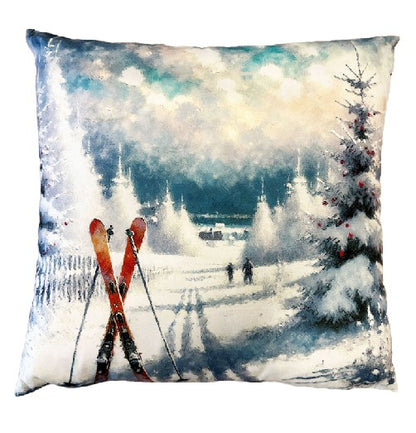 Kissen mit Skiern in verschneiter Winterlandschaft (Produktfoto 1)